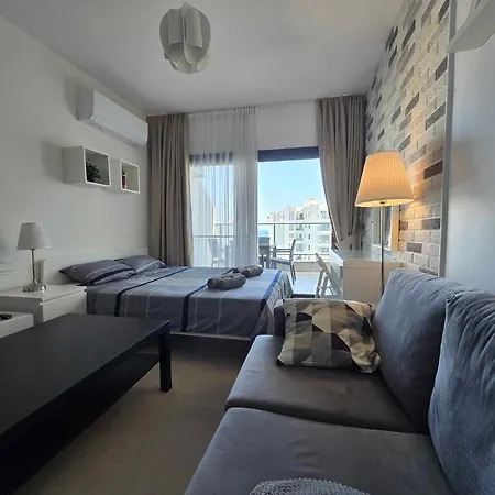 Apartment Amelius With Sea View At Caesar