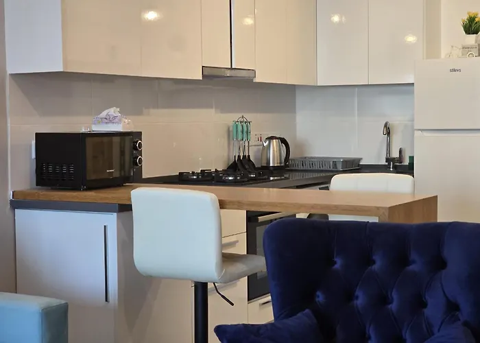 Apartment With Pool Access At Caesar *