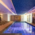 With Pool Access At Caesar Apartment *