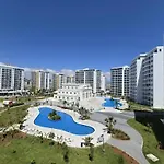 Apartment With Pool Access At Caesar