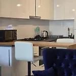 Apartment With Pool Access At Caesar *