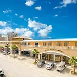 Apartment With Pool Access At Caesar Trikomo