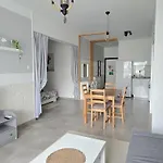 Apartment With Pool Access At Caesar Trikomo