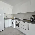 Apartment With Pool Access At Caesar