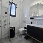 With Pool Access At Caesar Apartment