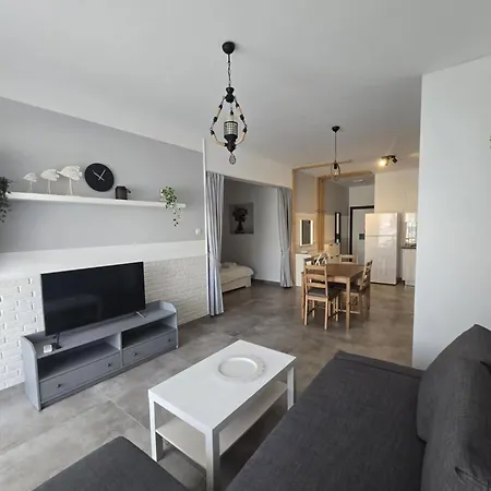 With Pool Access At Caesar Trikomo