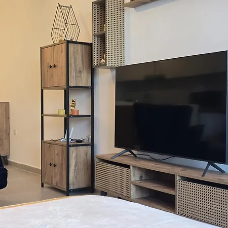 With Pool Access At Caesar Lägenhet Trikomo