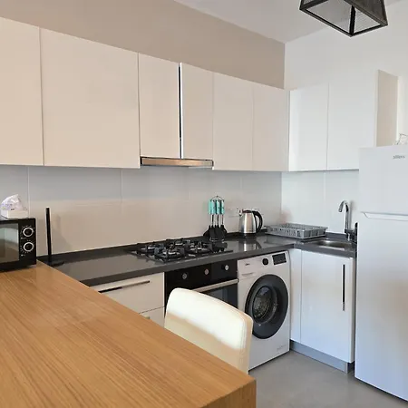 With Pool Access At Caesar *