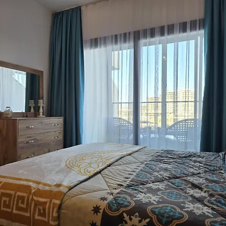 Lägenhet With Pool Access At Caesar