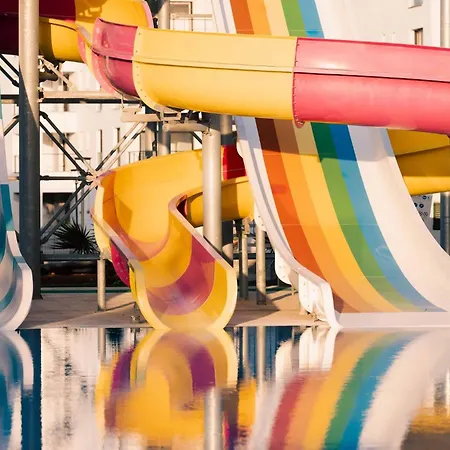 With Pool Access At Caesar Apartament