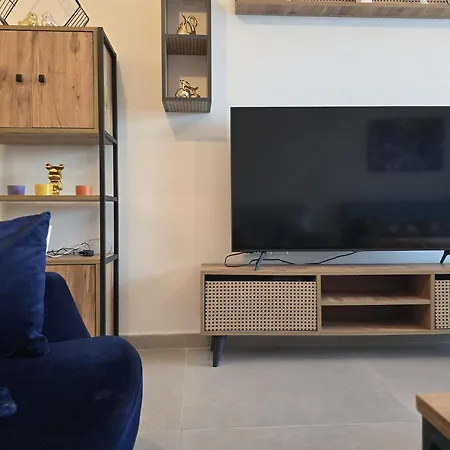 With Pool Access At Caesar *