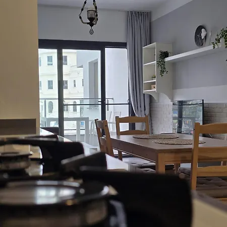 Appartement With Pool Access At Caesar Trikomo