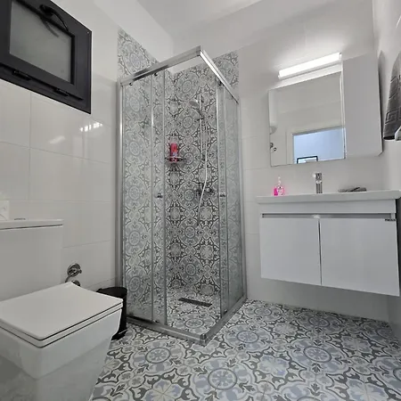 With Pool Access At Caesar Apartmán