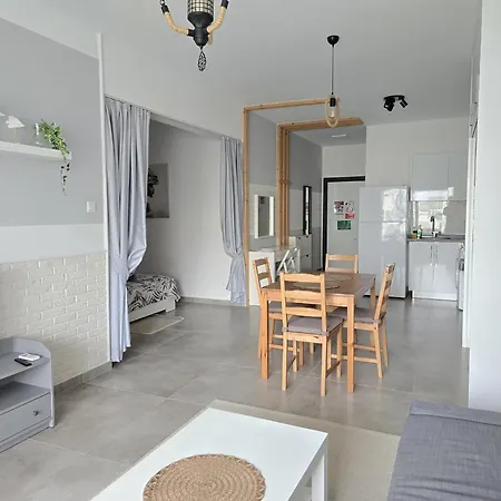 Appartement With Pool Access At Caesar Trikomo