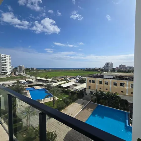 Appartement With Pool Access At Caesar Trikomo