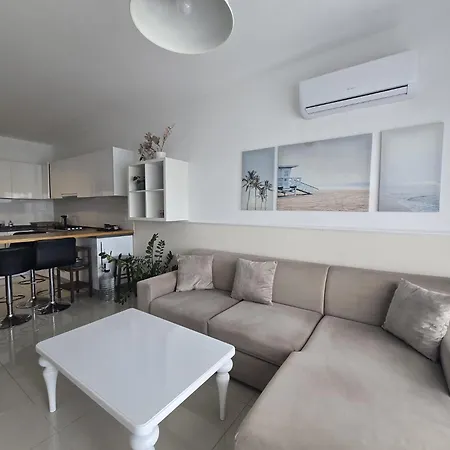 With Pool Access At Caesar Appartement Trikomo