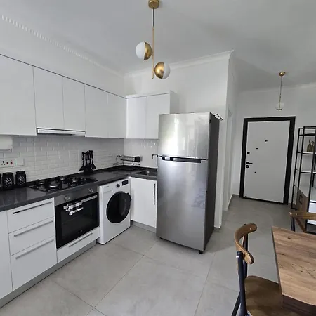 Apartmán With Pool Access At Caesar Trikomo