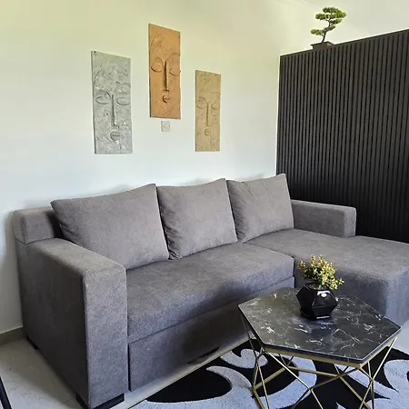 Apartmán With Pool Access At Caesar Trikomo