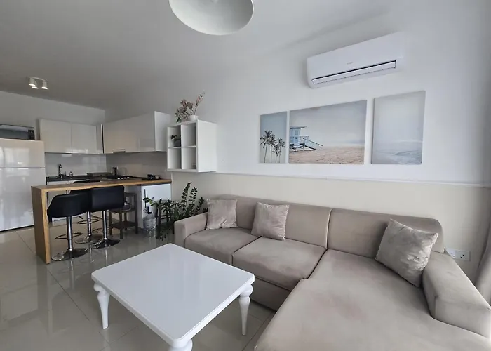 With Pool Access At Caesar Apartamento Trikomo